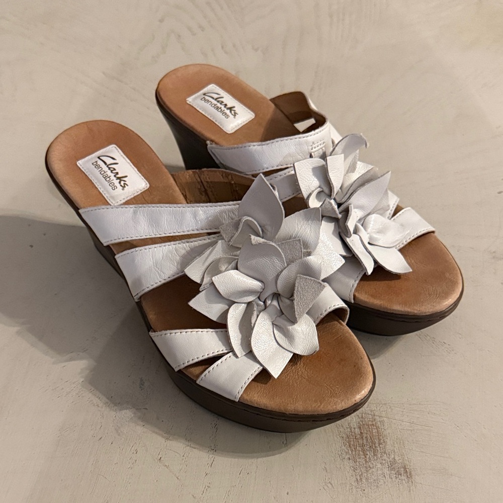 Clarks Merliah Raelyn Women's White Leather Bendable Floral Sandals size 9